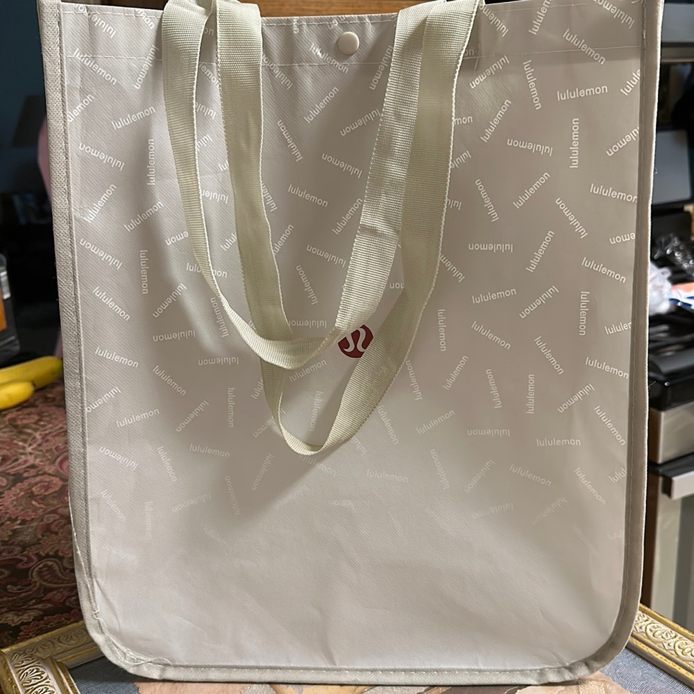 Lululemon large gray reusable bag